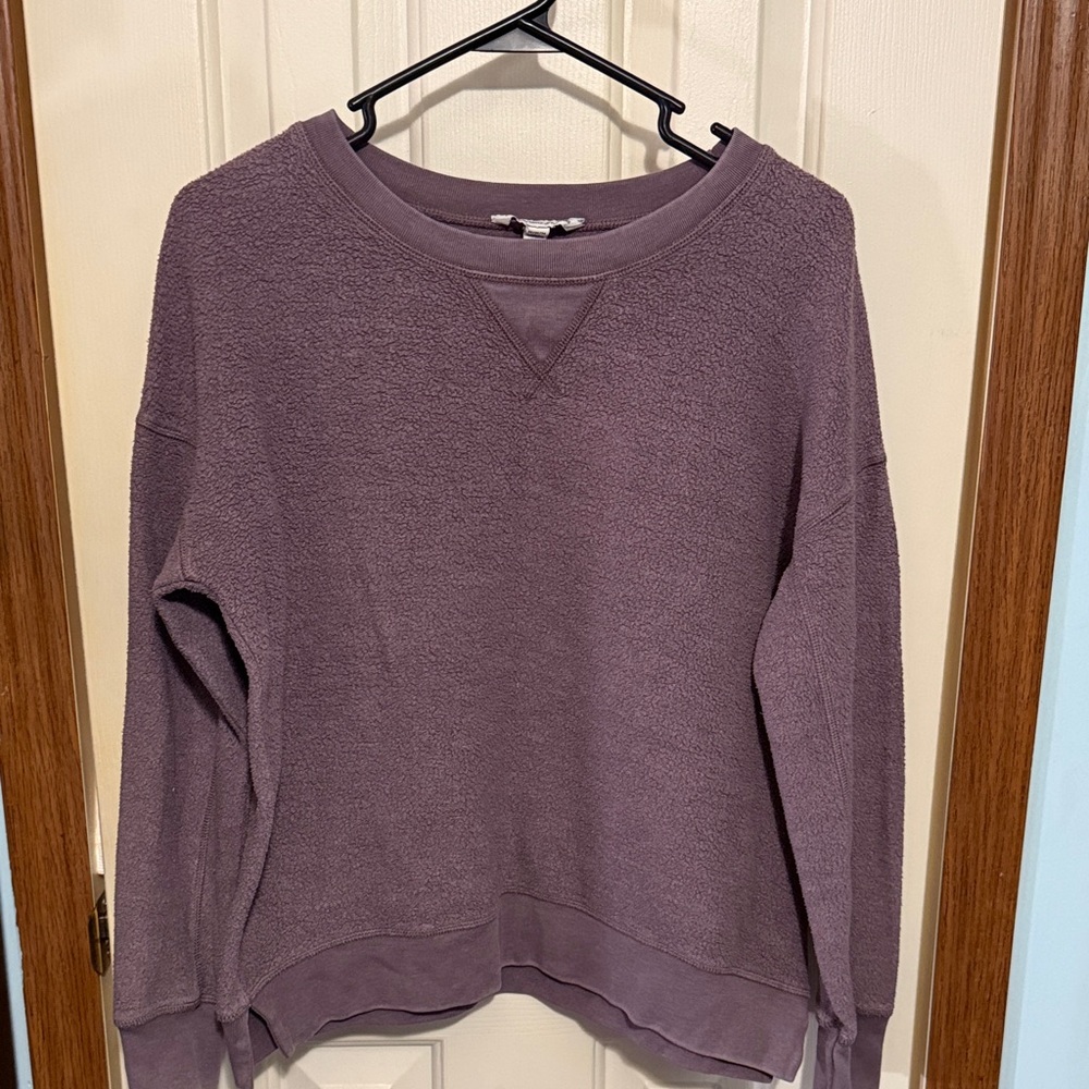 American Eagle Outfitters Lavender Crew Neck Sweater size Medium
